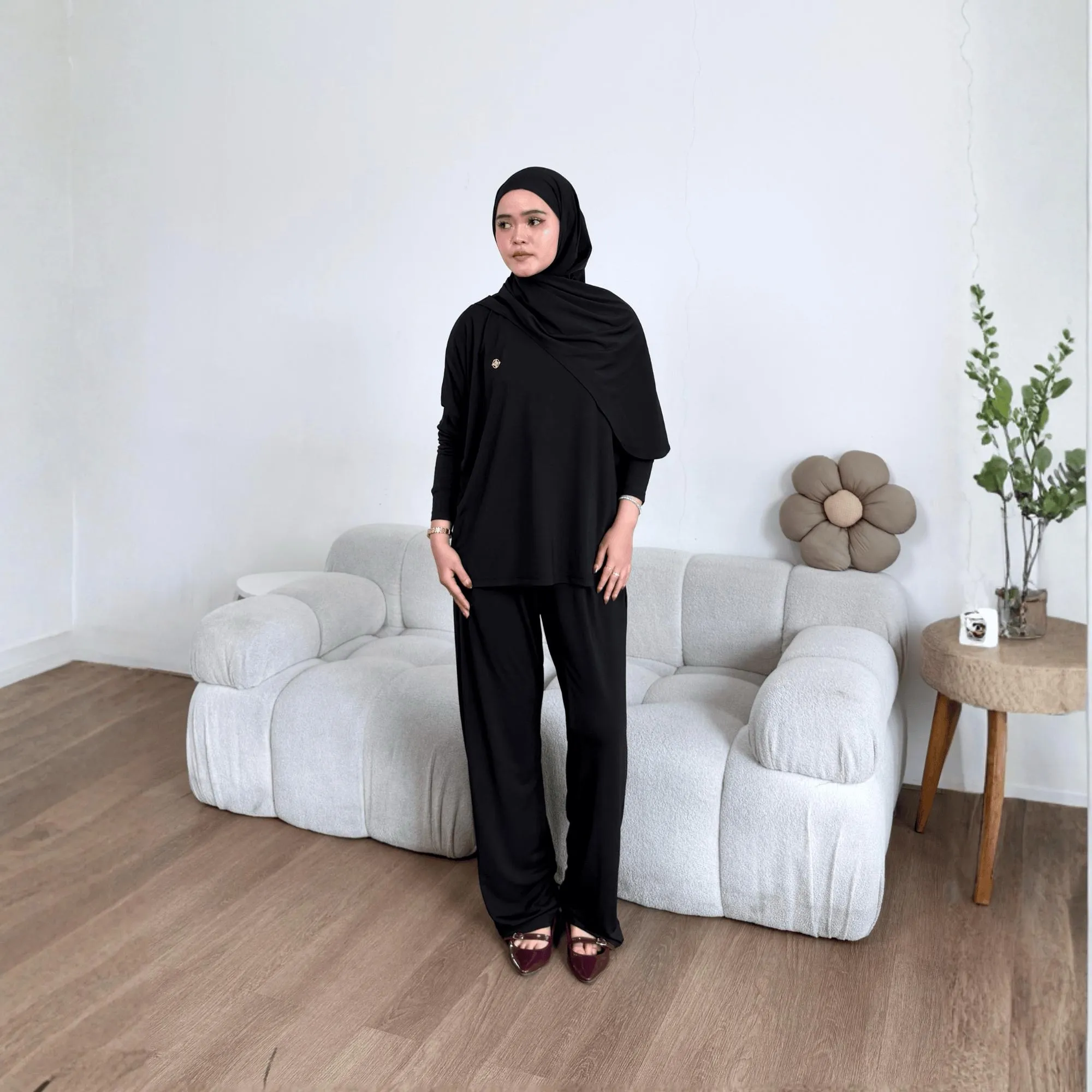 Nadine Oneset Busui (tanpa hijab)