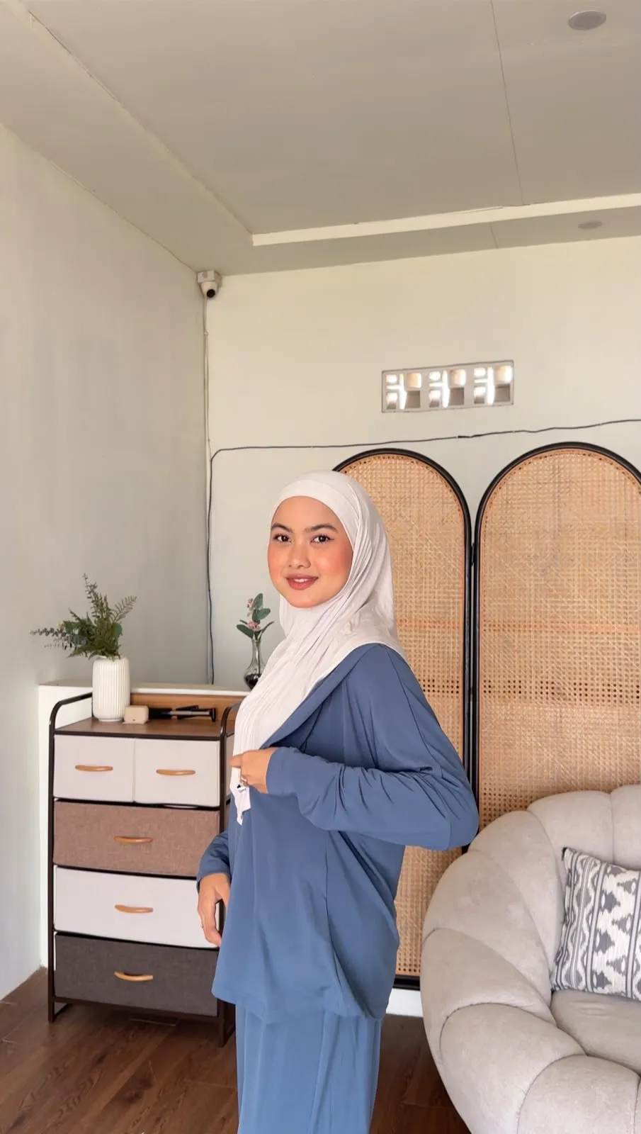 Nadine Oneset Busui (tanpa hijab)