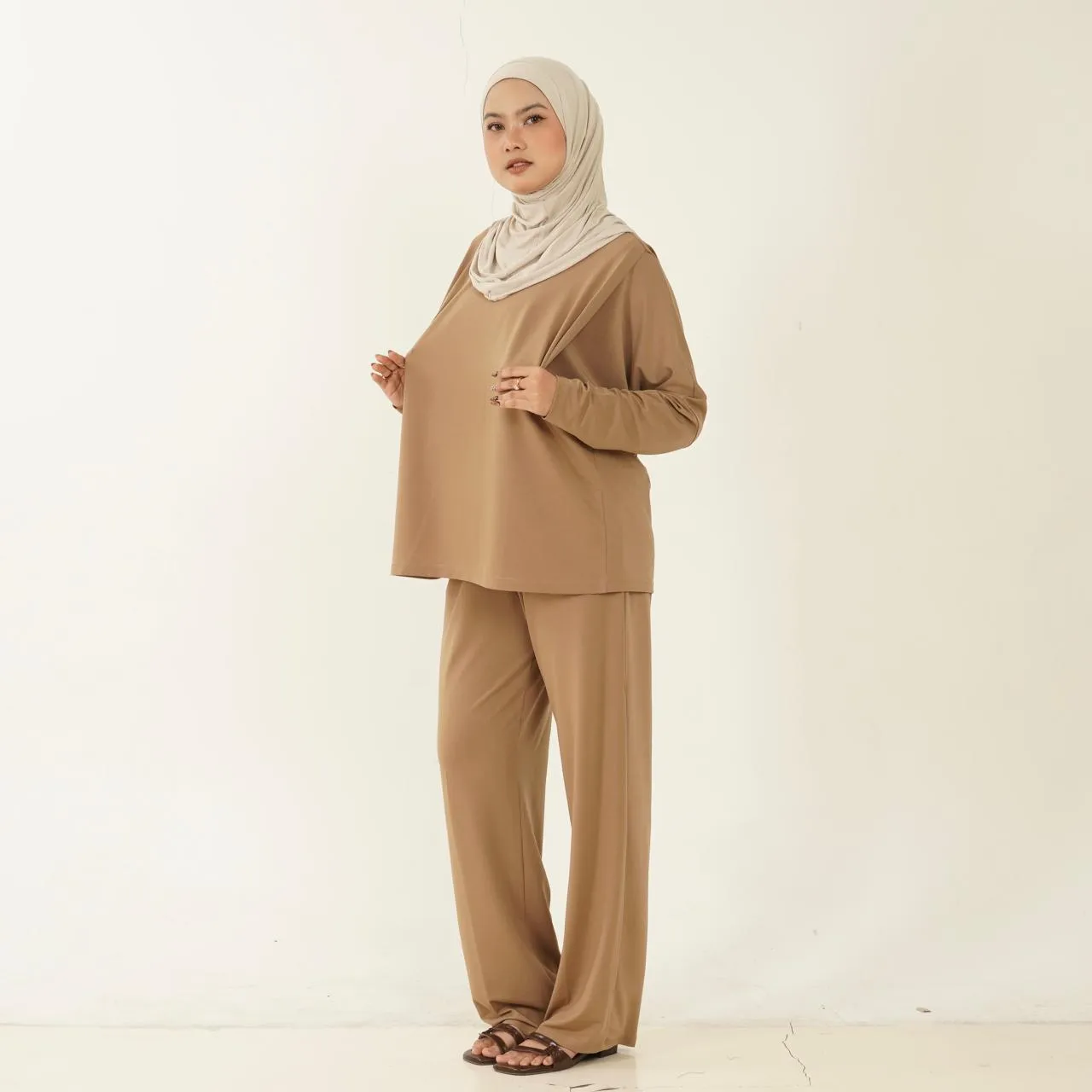 Nadine Oneset Busui (tanpa hijab)