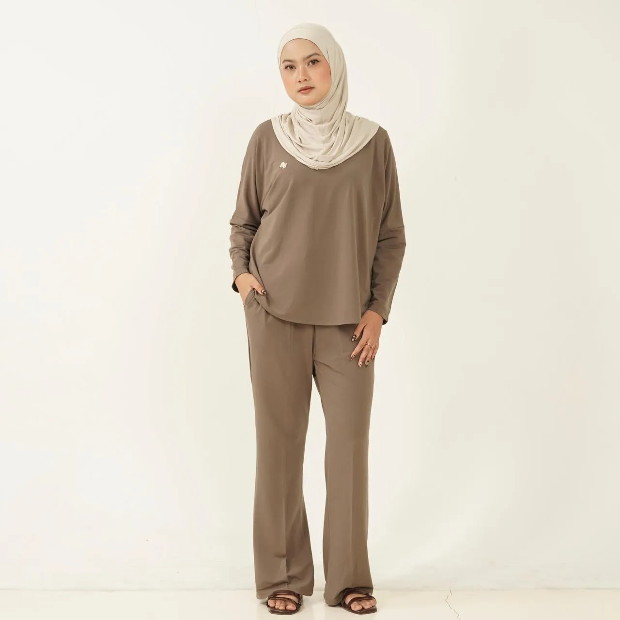Rumi Oneset (tanpa hijab)