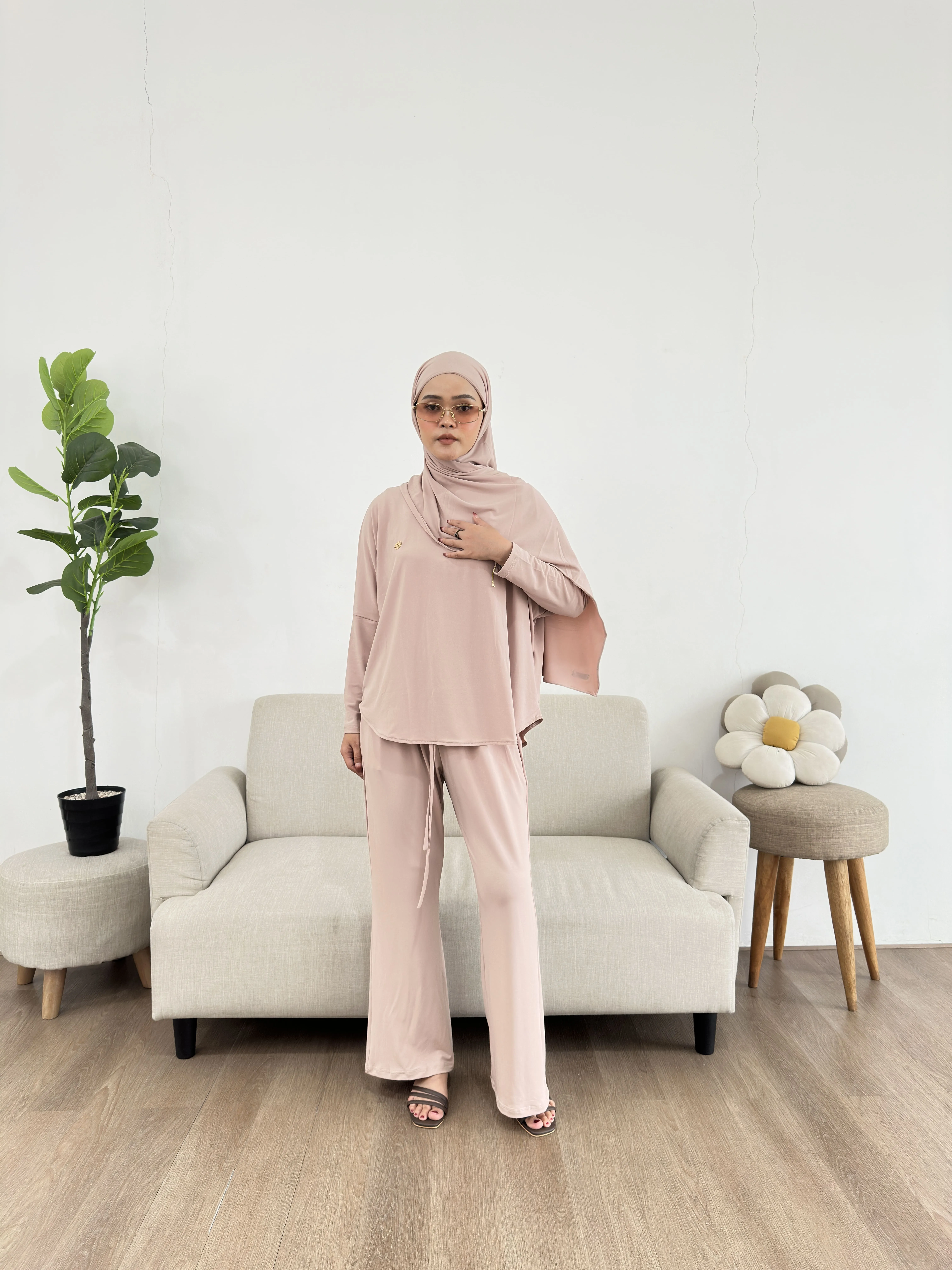 Rumi Oneset (tanpa hijab)