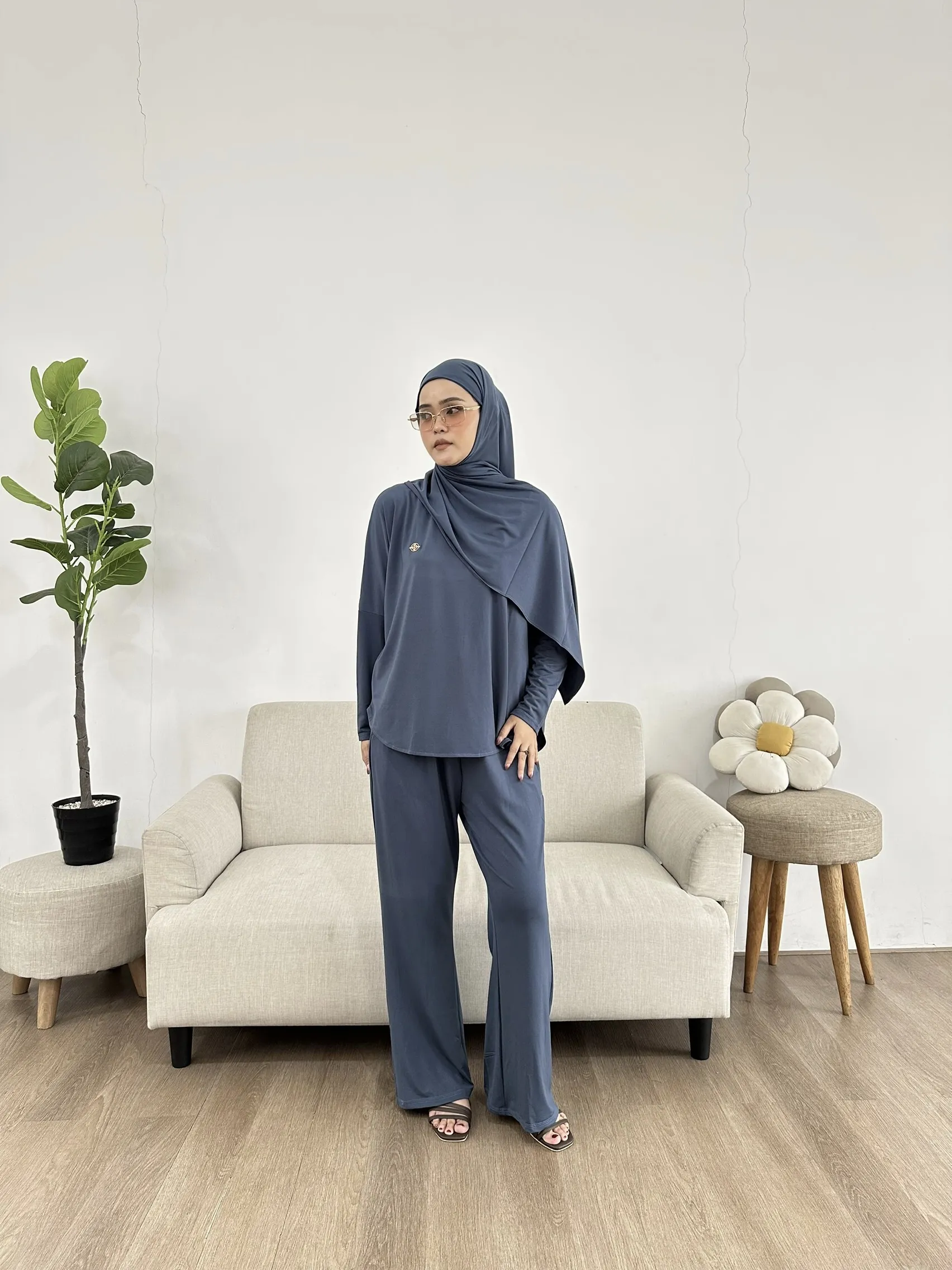 Rumi Oneset (tanpa hijab)