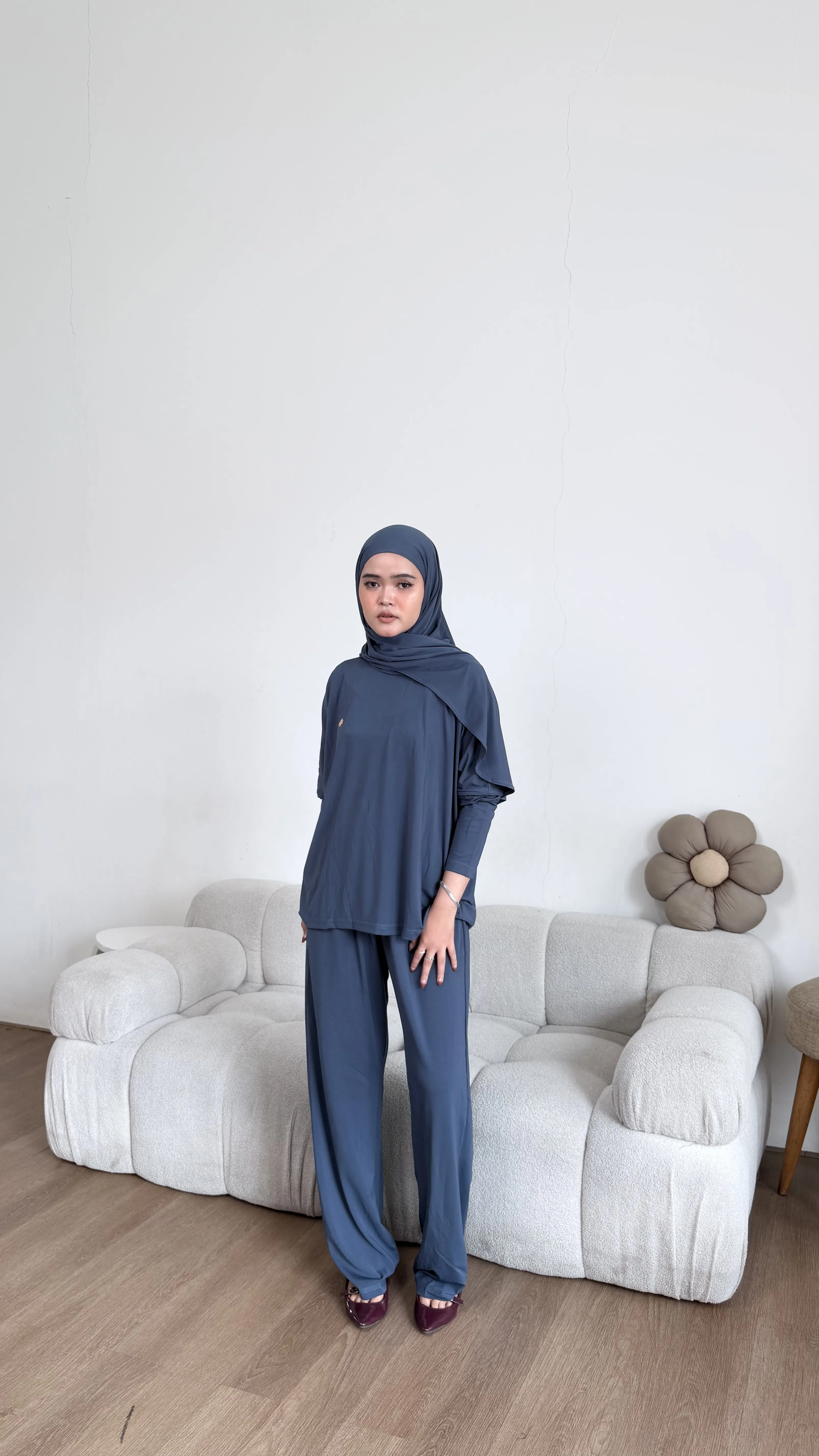 Nadine Oneset (tanpa hijab)
