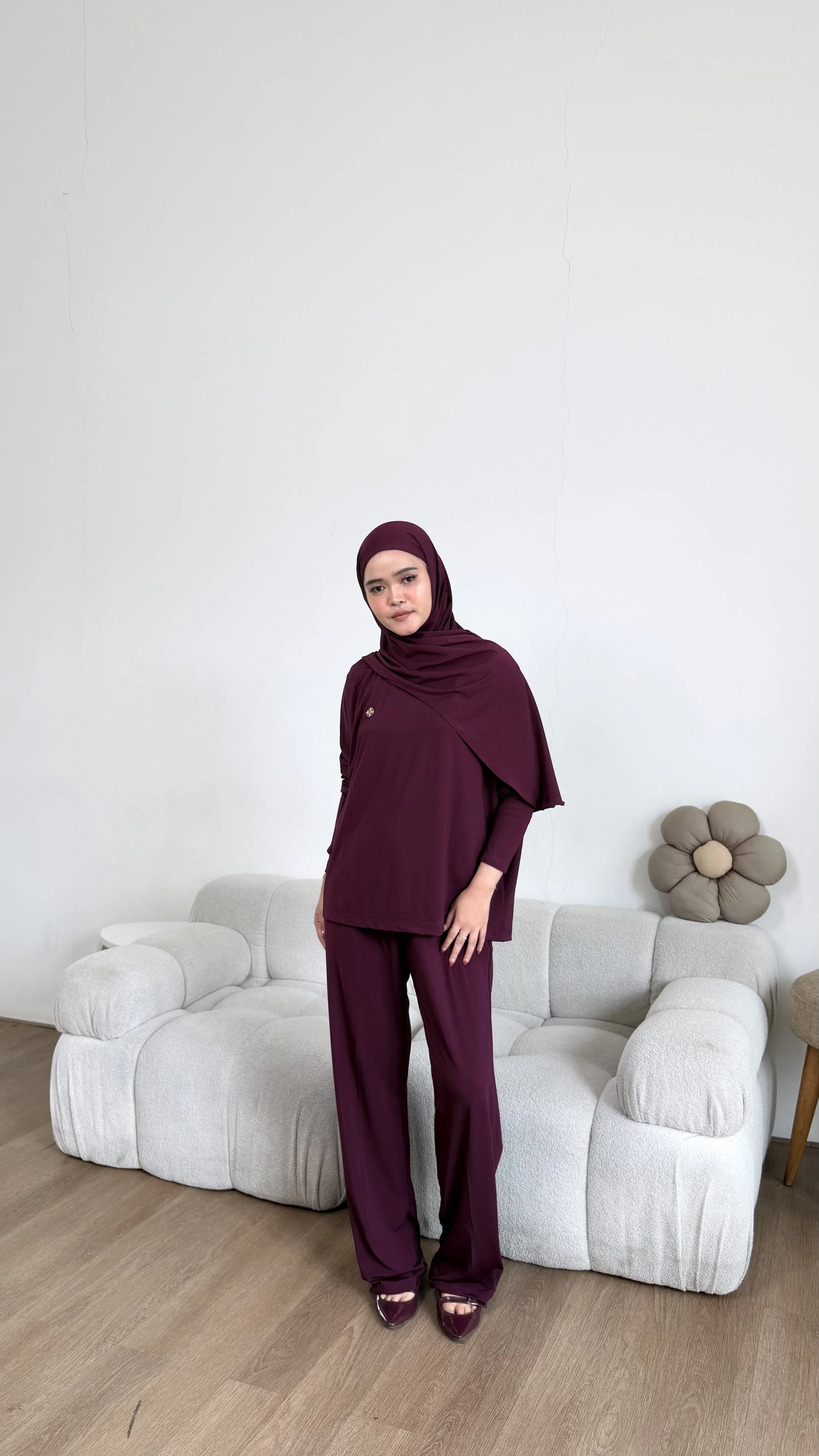Nadine Oneset (tanpa hijab)
