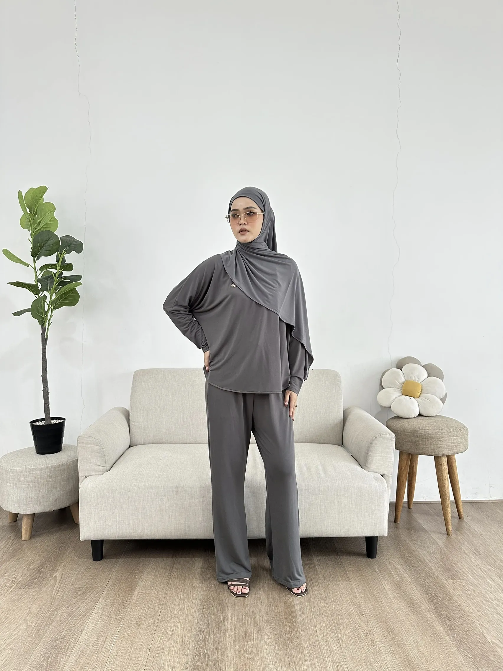 Rumi Oneset (tanpa hijab)