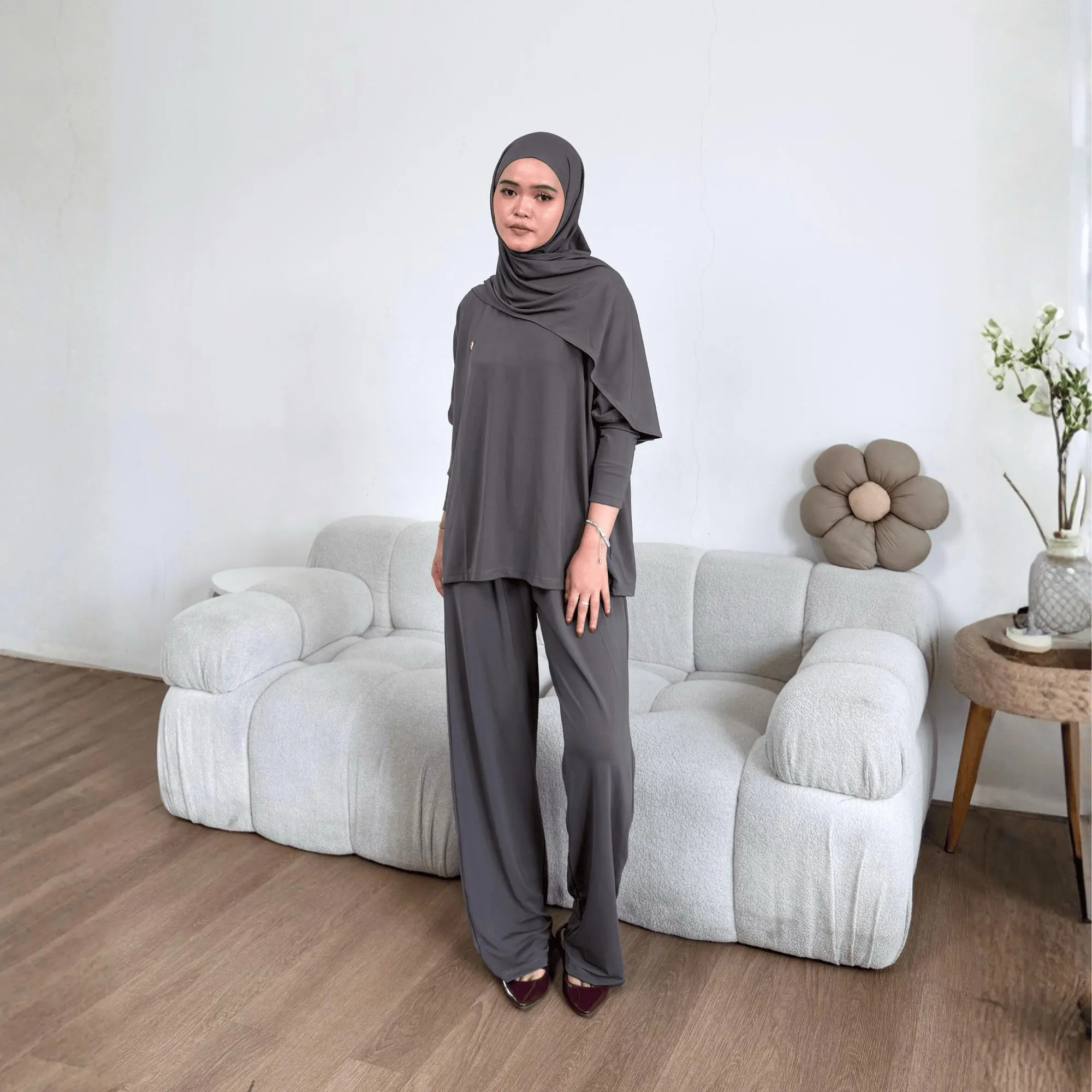 Nadine Oneset (tanpa hijab)