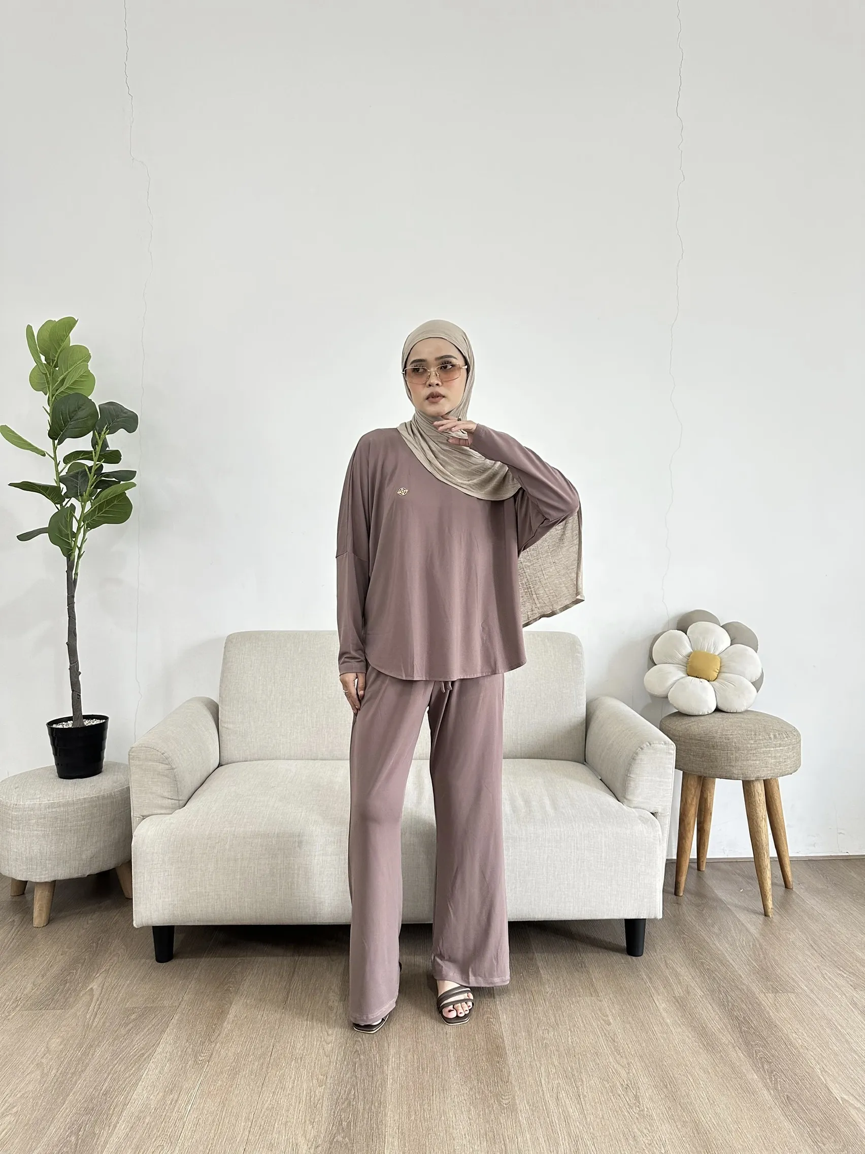Rumi Oneset (tanpa hijab)