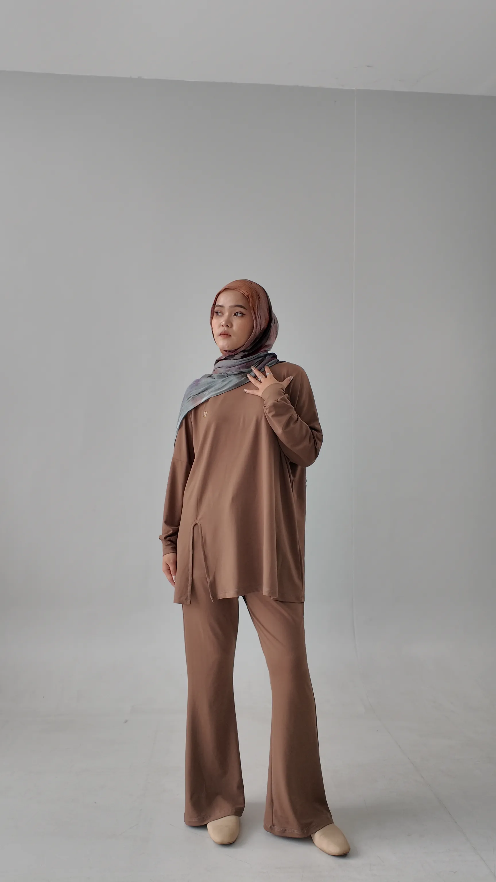 Verlyn Oneset (tanpa hijab)