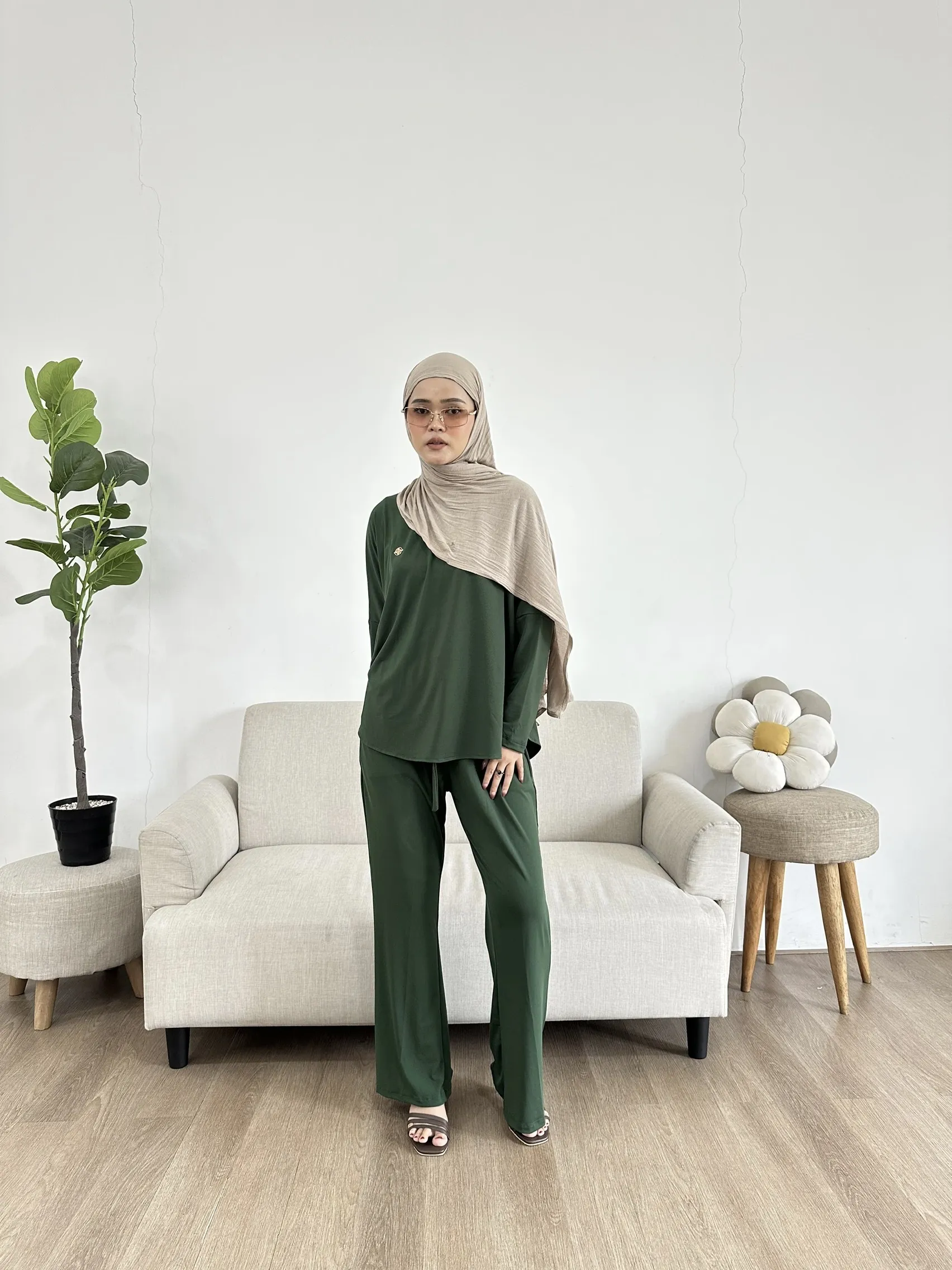 Rumi Oneset (tanpa hijab)