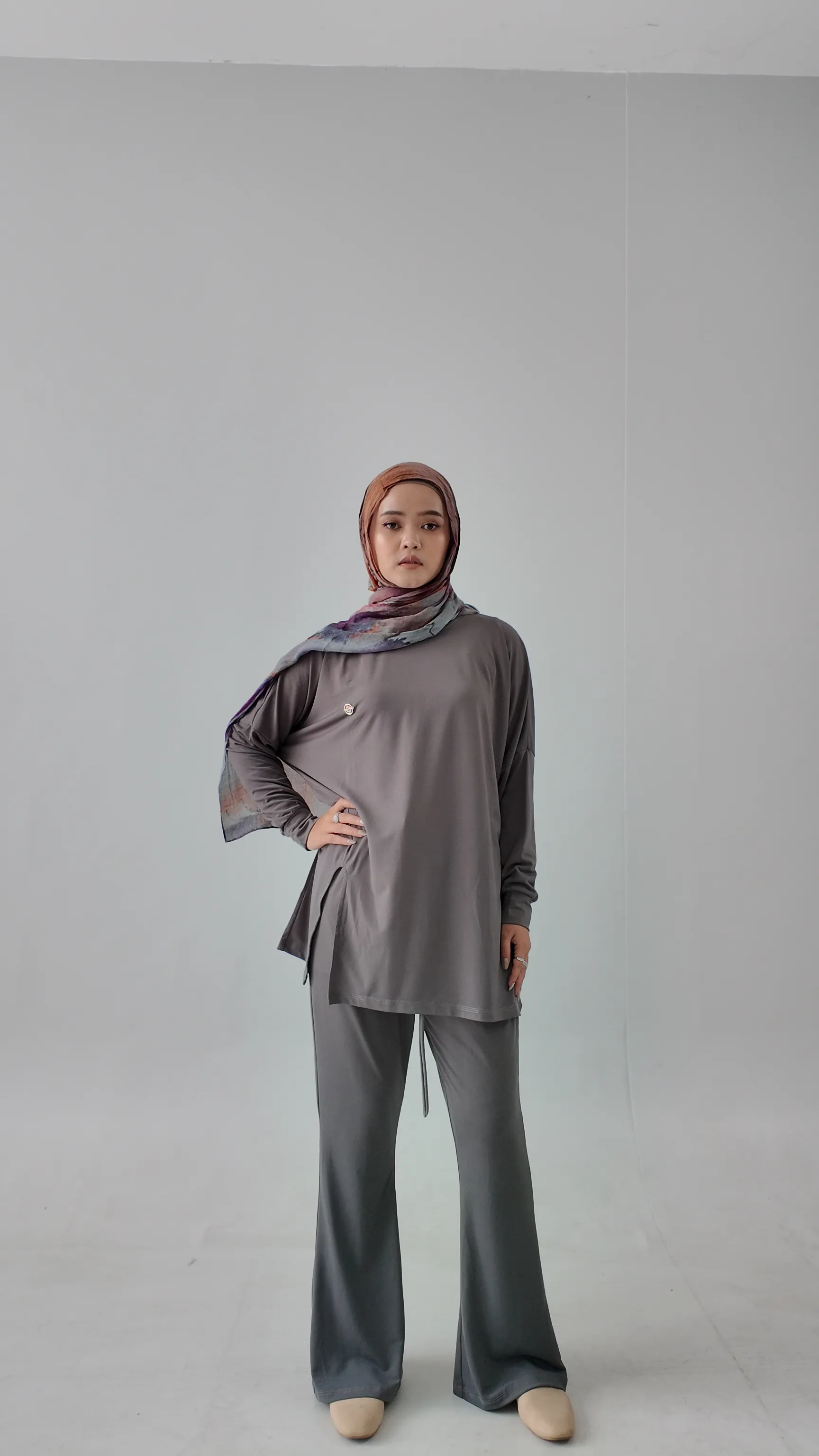 Verlyn Oneset (tanpa hijab)
