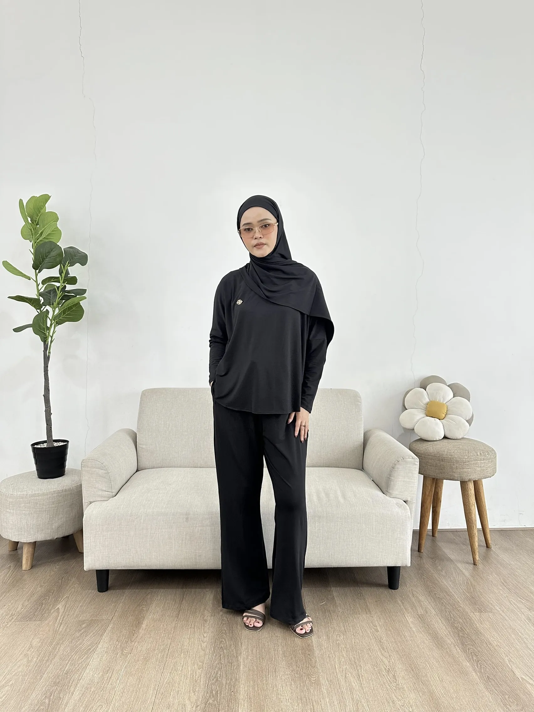Rumi Oneset (tanpa hijab)