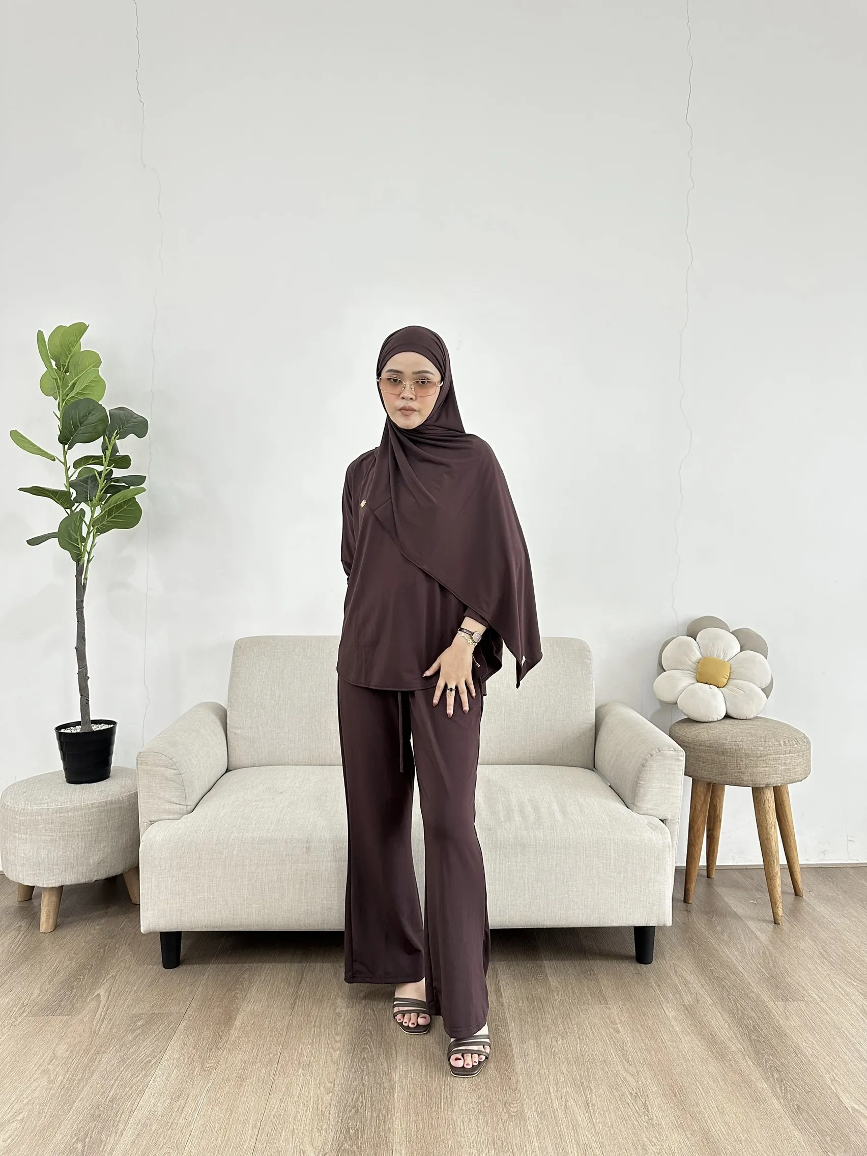 Rumi Oneset (tanpa hijab)