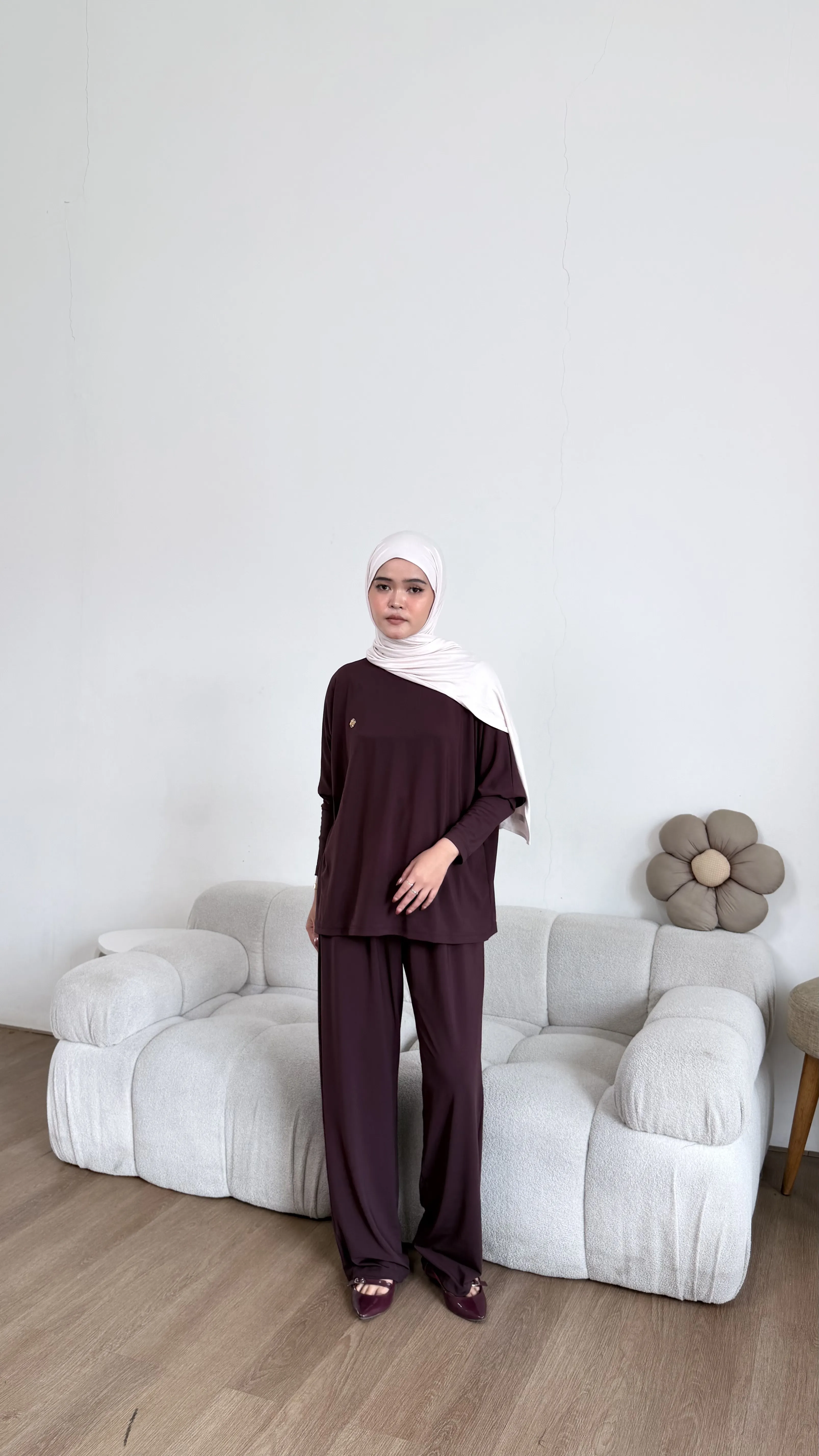 Nadine Oneset (tanpa hijab)