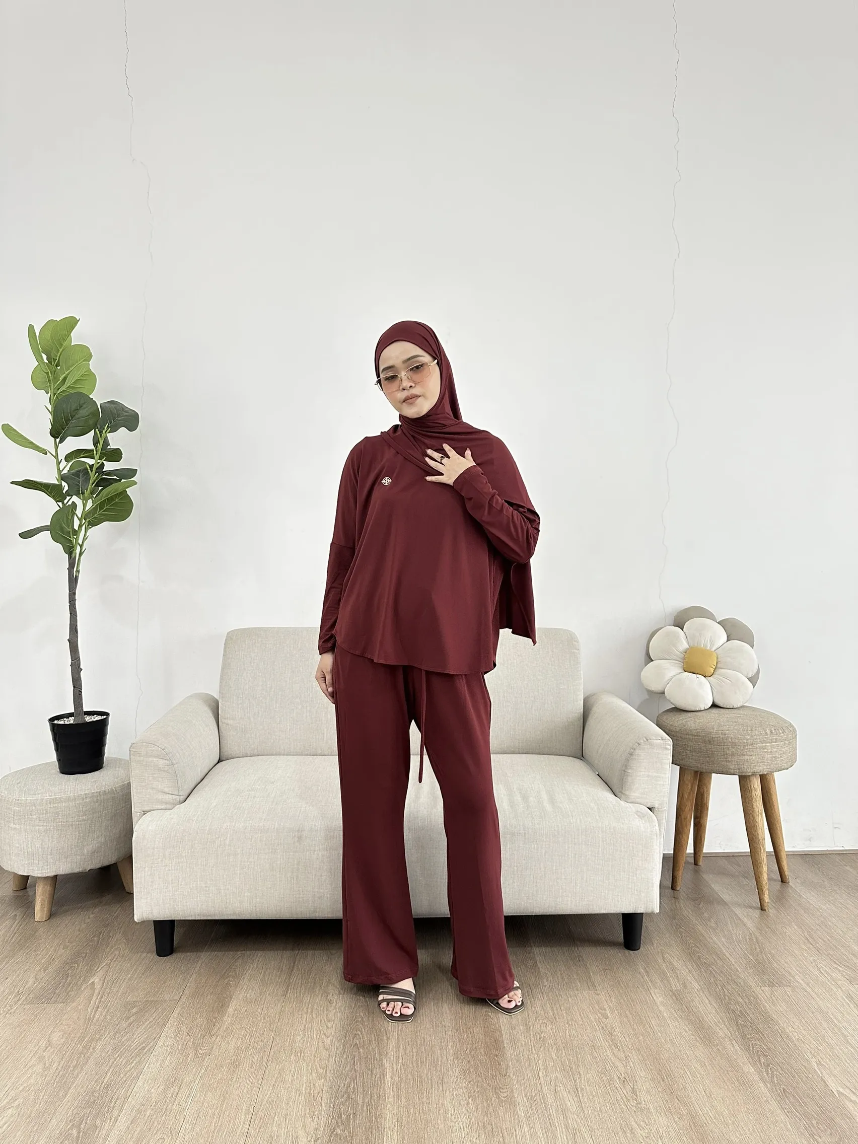 Rumi Oneset (tanpa hijab)