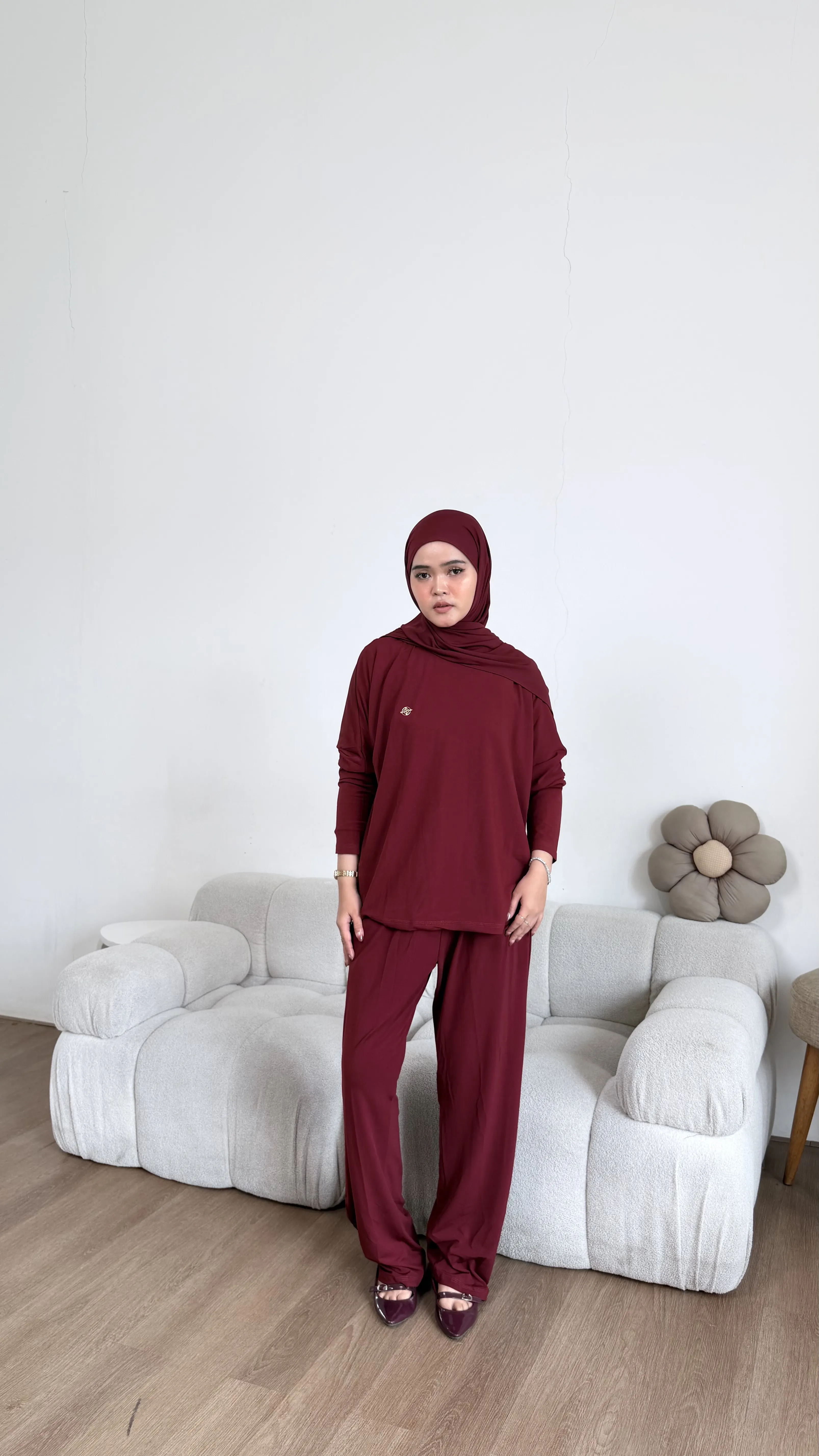 Nadine Oneset (tanpa hijab)