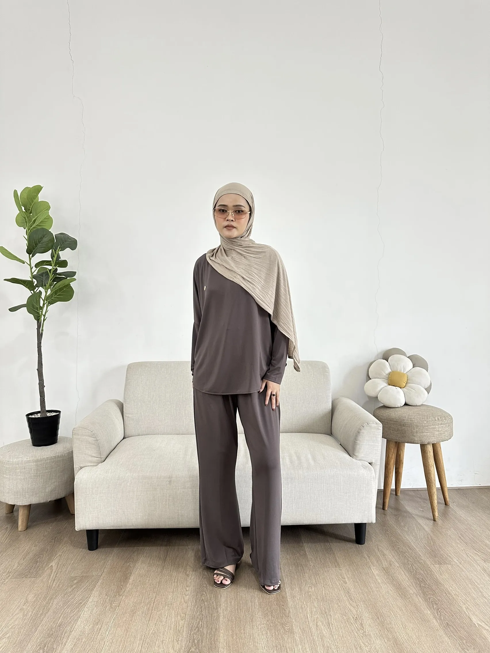 Rumi Oneset (tanpa hijab)