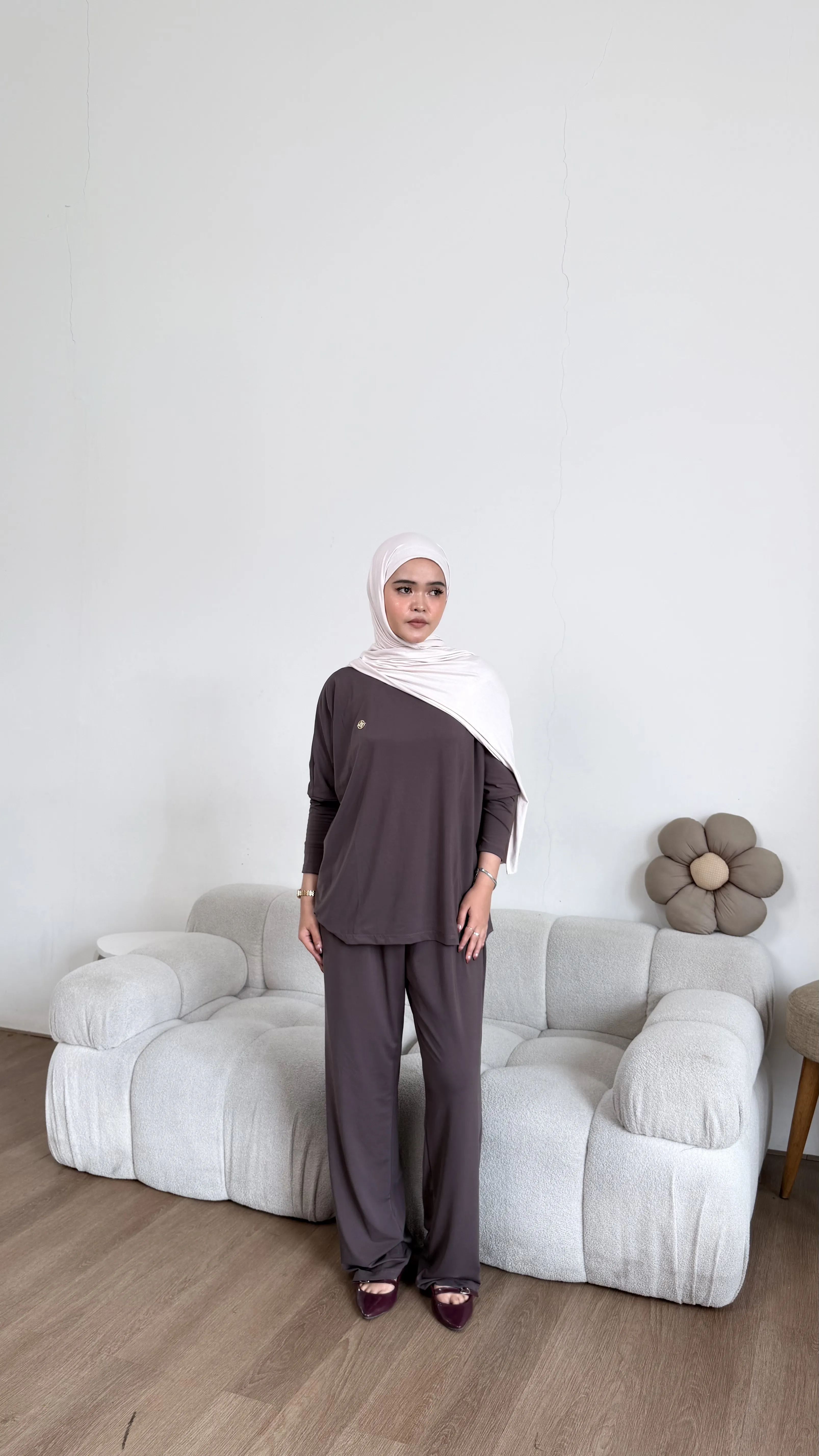 Nadine Oneset (tanpa hijab)