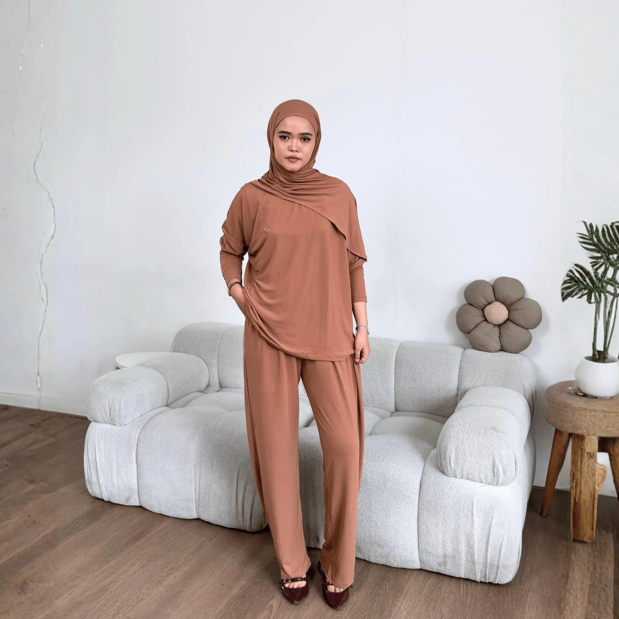 Rumi Oneset (tanpa hijab)