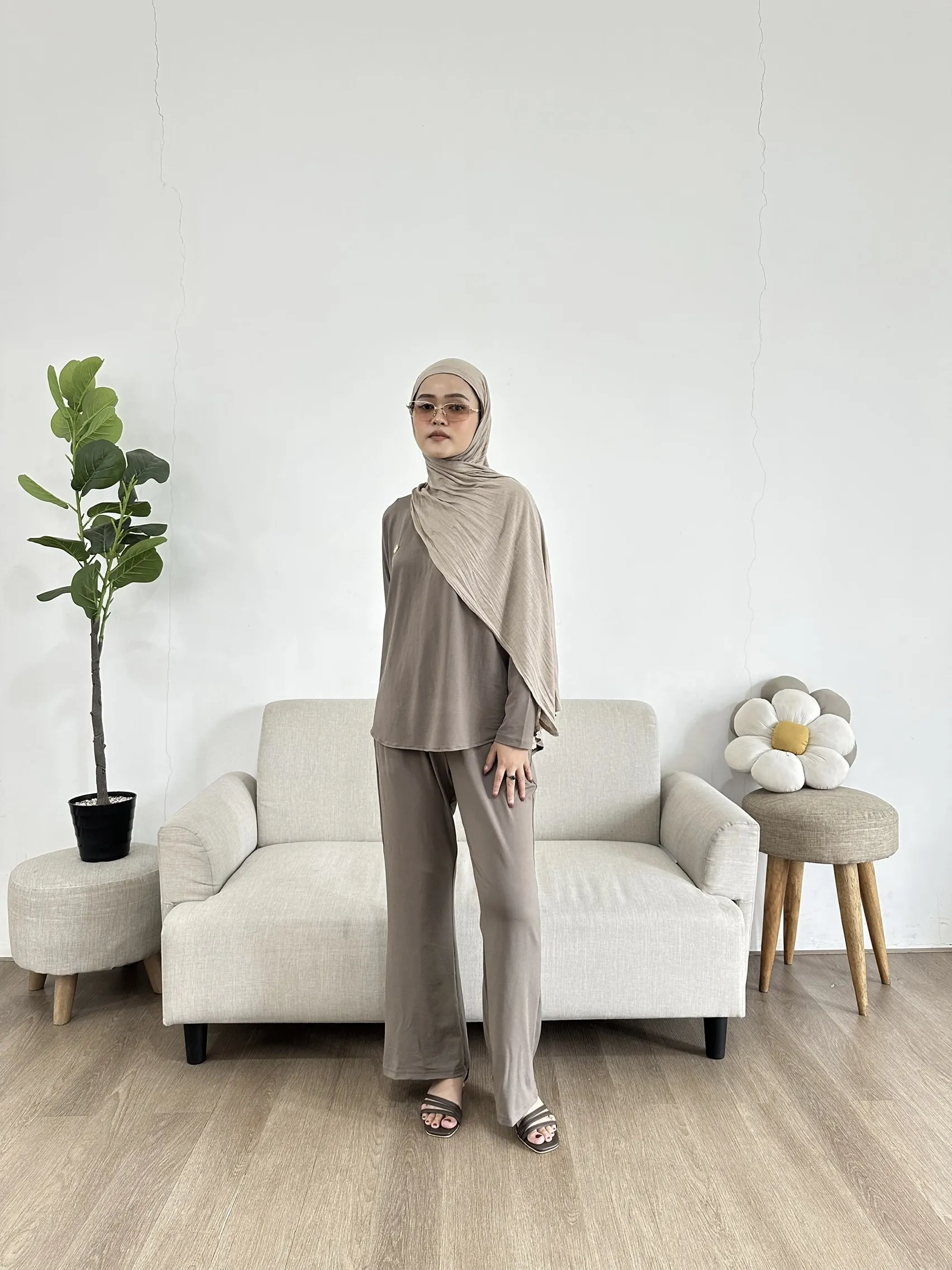 Rumi Oneset (tanpa hijab)