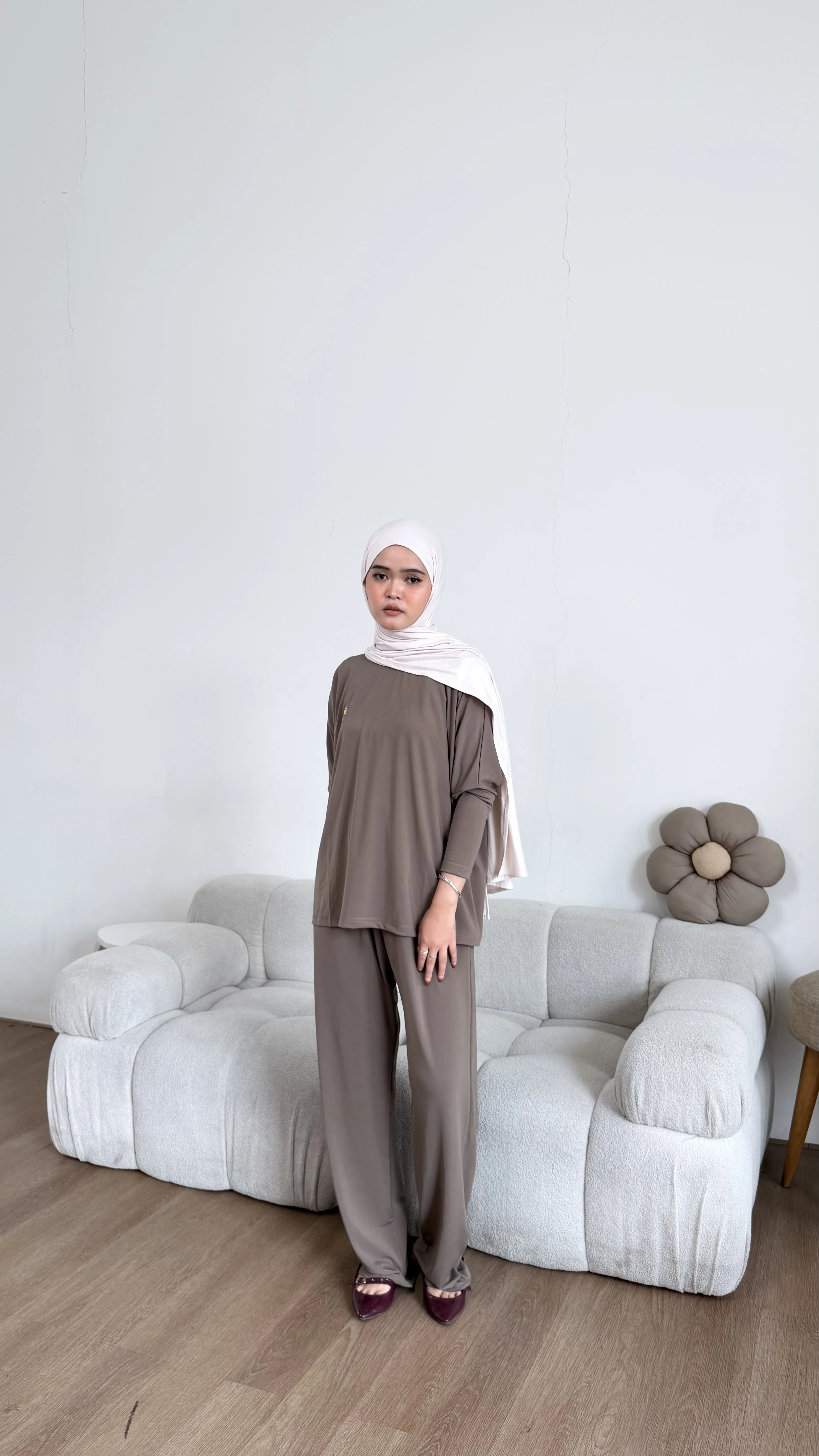 Nadine Oneset (tanpa hijab)