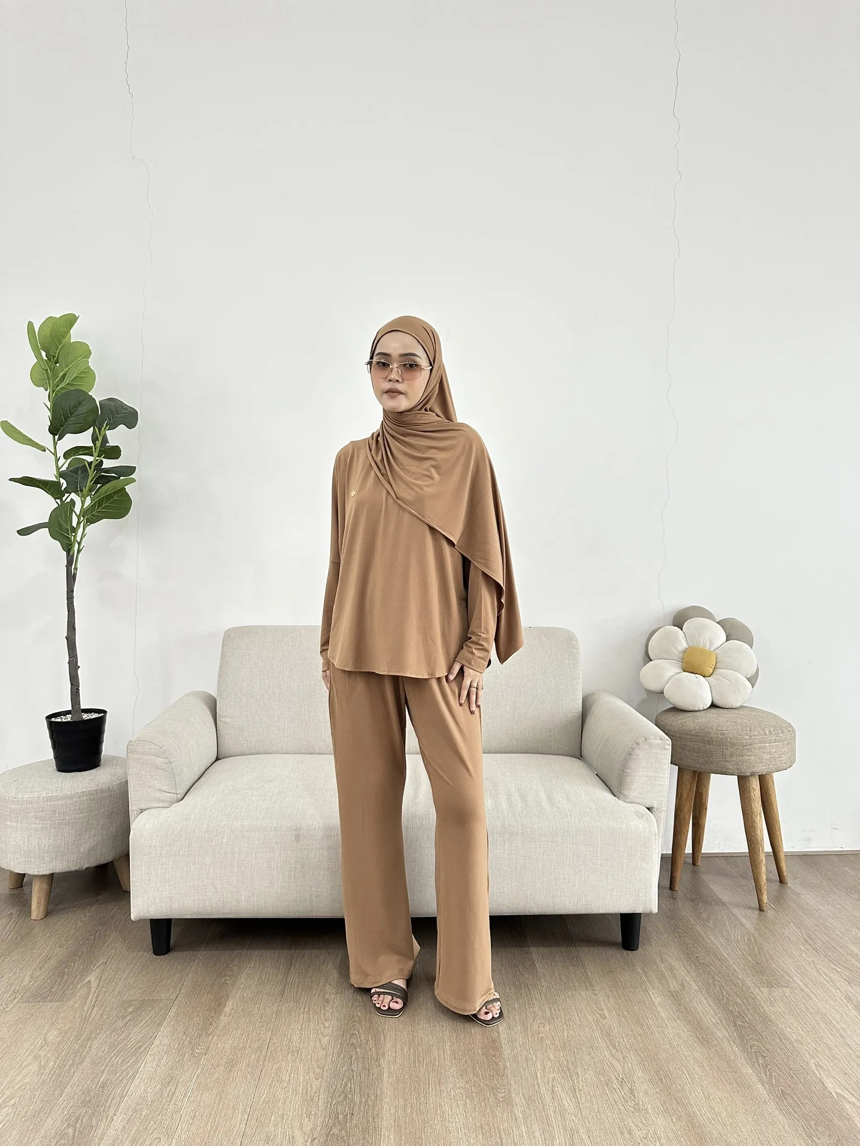 Rumi Oneset (tanpa hijab)