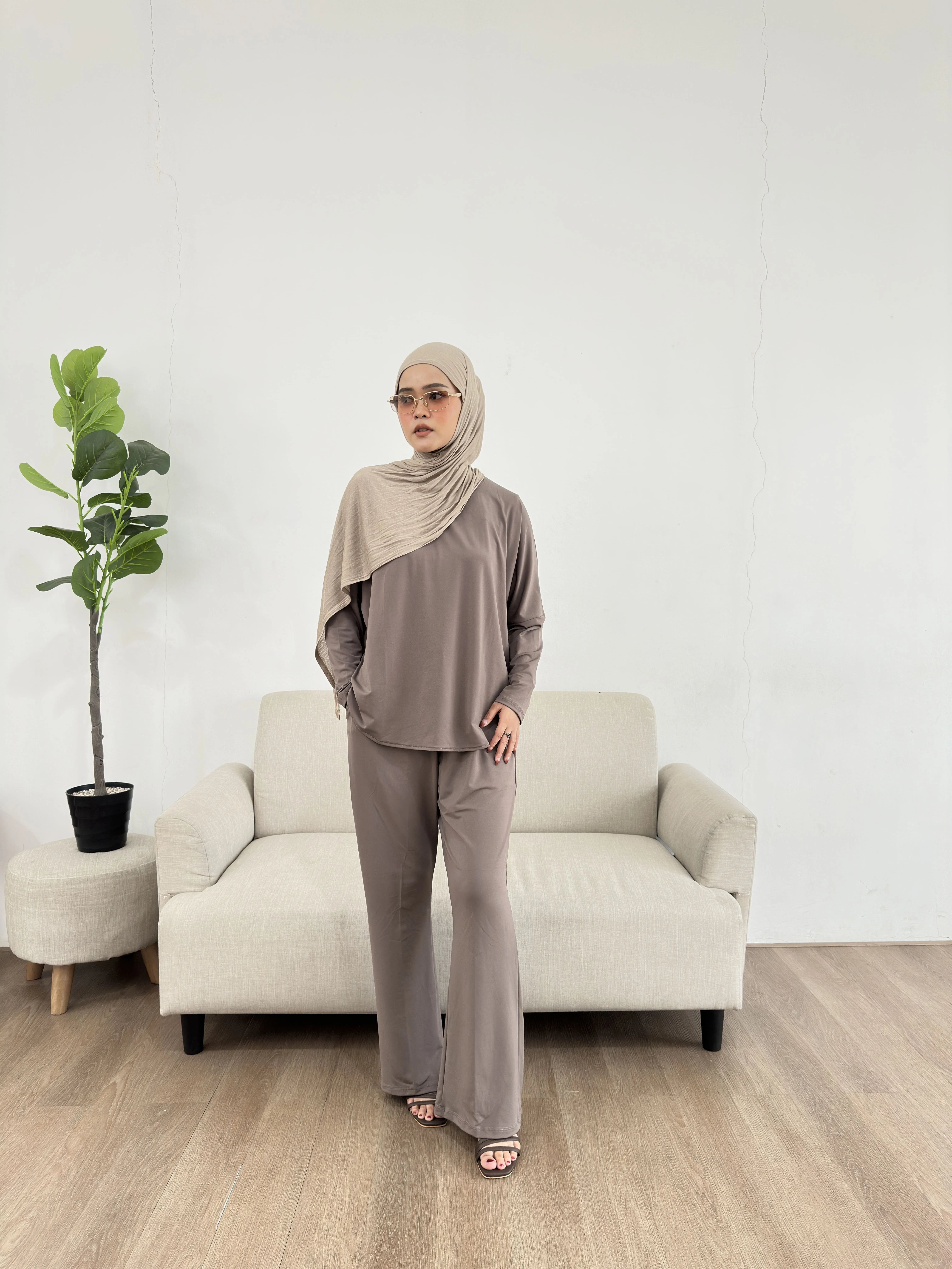 Rumi Oneset (tanpa hijab)