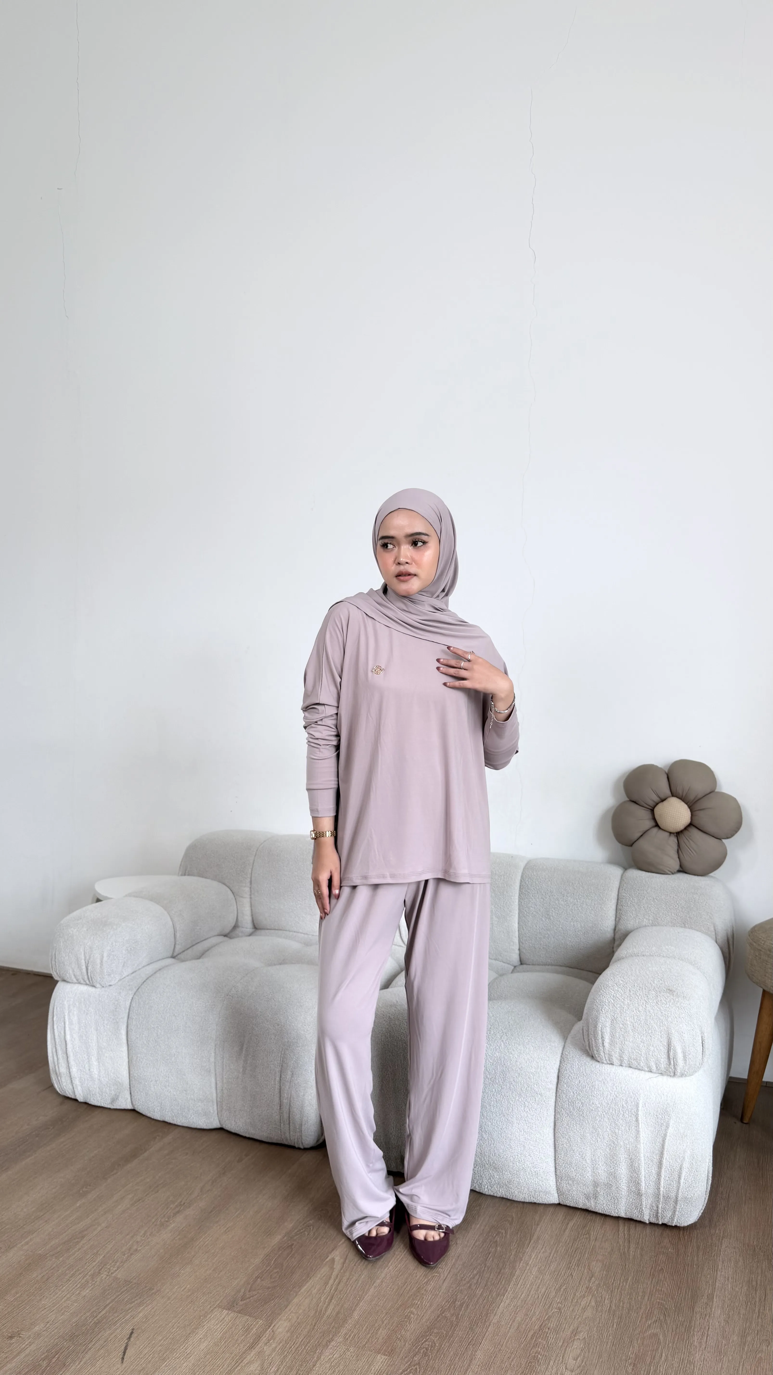 Rumi Oneset (tanpa hijab)